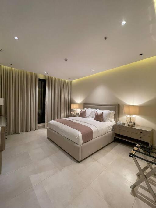Lovely 3-bedroom Unit In Apartment