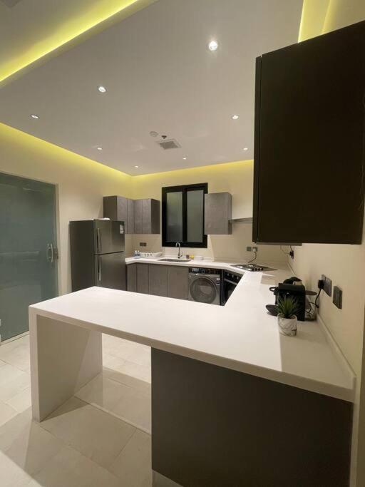 Lovely 3-bedroom Unit In Apartment Riyadh