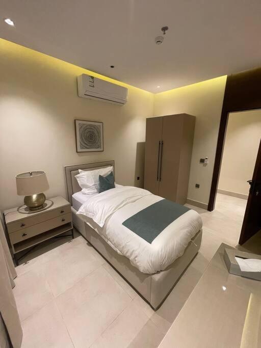 Lovely 3-bedroom Unit In *